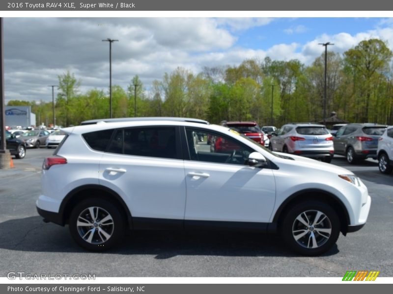 Super White / Black 2016 Toyota RAV4 XLE