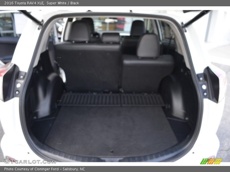 Super White / Black 2016 Toyota RAV4 XLE