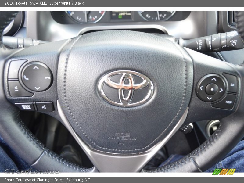 Super White / Black 2016 Toyota RAV4 XLE