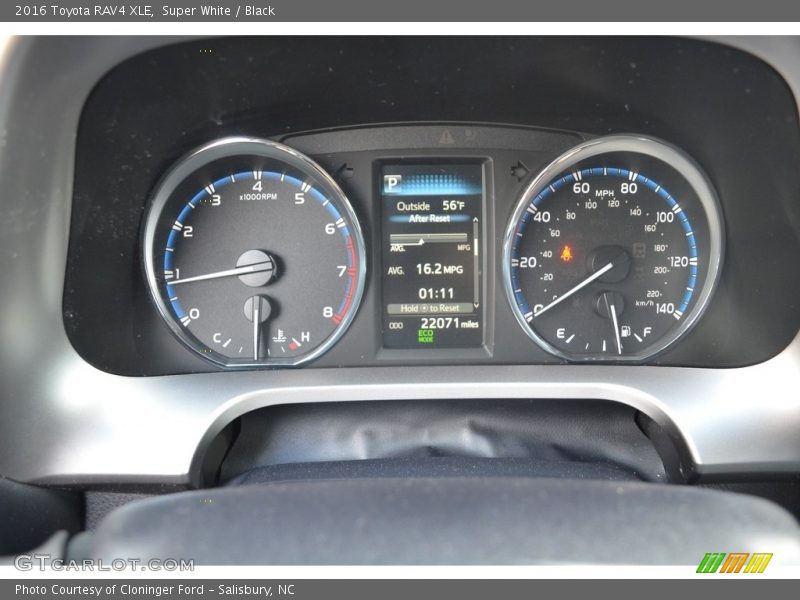 Super White / Black 2016 Toyota RAV4 XLE