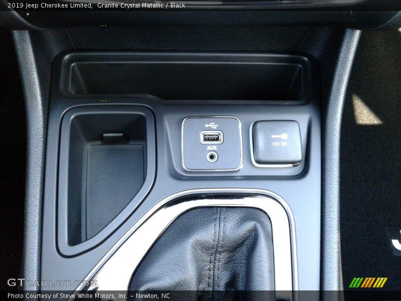 Granite Crystal Metallic / Black 2019 Jeep Cherokee Limited