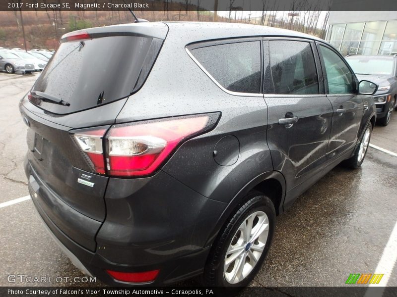 Magnetic / Charcoal Black 2017 Ford Escape SE