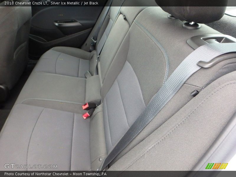 Silver Ice Metallic / Jet Black 2018 Chevrolet Cruze LT