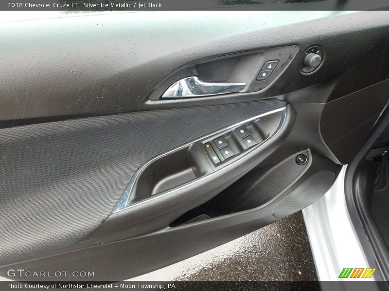 Silver Ice Metallic / Jet Black 2018 Chevrolet Cruze LT