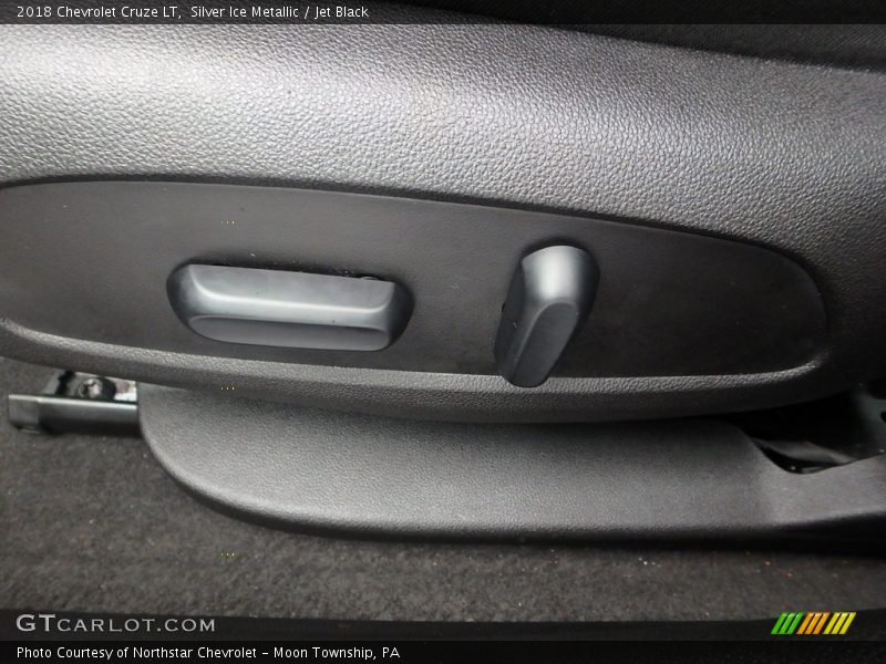 Silver Ice Metallic / Jet Black 2018 Chevrolet Cruze LT