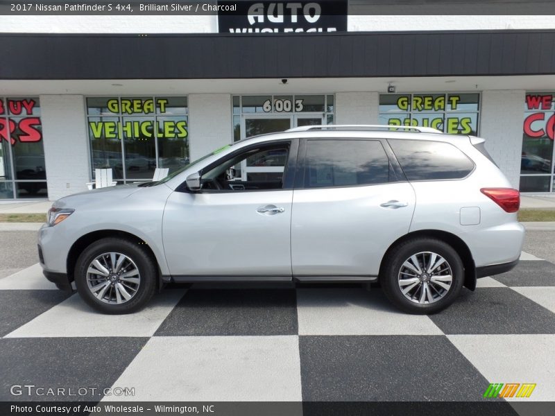 Brilliant Silver / Charcoal 2017 Nissan Pathfinder S 4x4