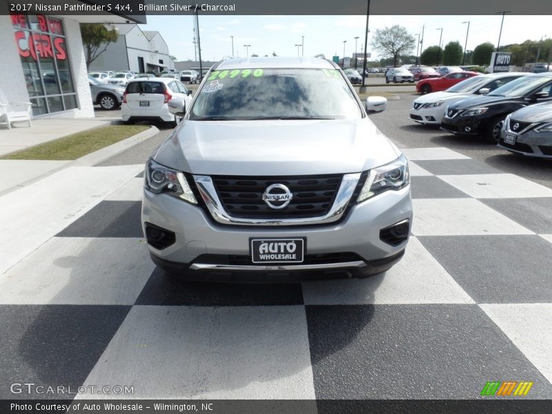 Brilliant Silver / Charcoal 2017 Nissan Pathfinder S 4x4