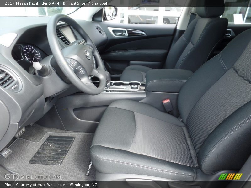 Brilliant Silver / Charcoal 2017 Nissan Pathfinder S 4x4