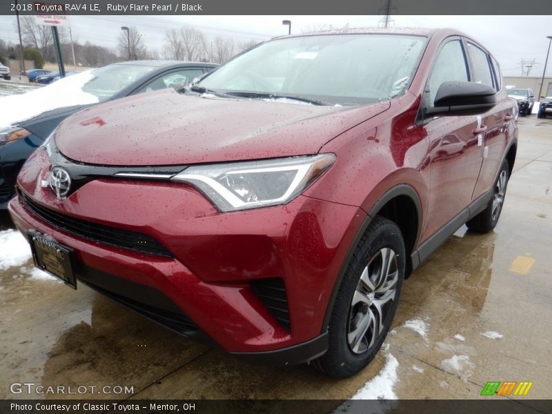 Ruby Flare Pearl / Black 2018 Toyota RAV4 LE