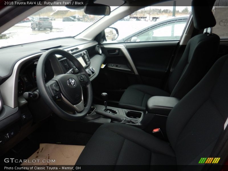 Ruby Flare Pearl / Black 2018 Toyota RAV4 LE