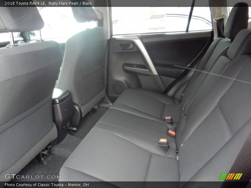 Ruby Flare Pearl / Black 2018 Toyota RAV4 LE