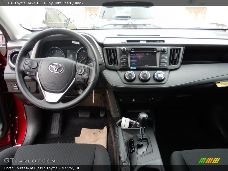 Ruby Flare Pearl / Black 2018 Toyota RAV4 LE