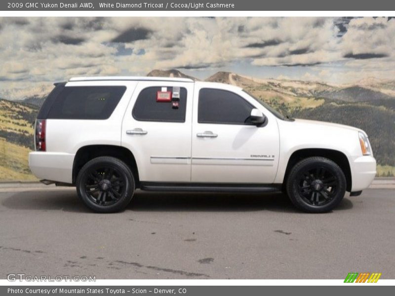 White Diamond Tricoat / Cocoa/Light Cashmere 2009 GMC Yukon Denali AWD