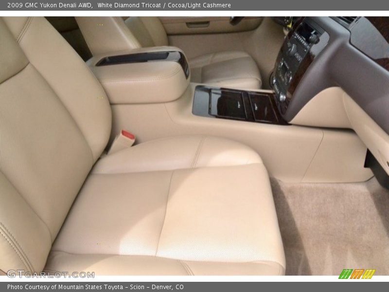 White Diamond Tricoat / Cocoa/Light Cashmere 2009 GMC Yukon Denali AWD