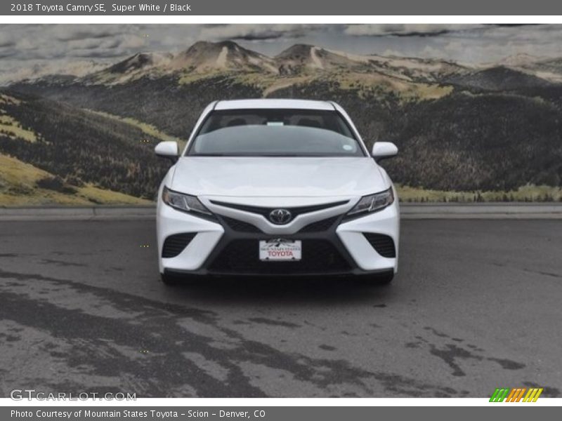 Super White / Black 2018 Toyota Camry SE