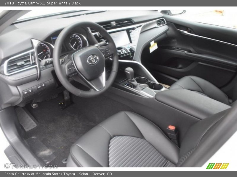 Super White / Black 2018 Toyota Camry SE