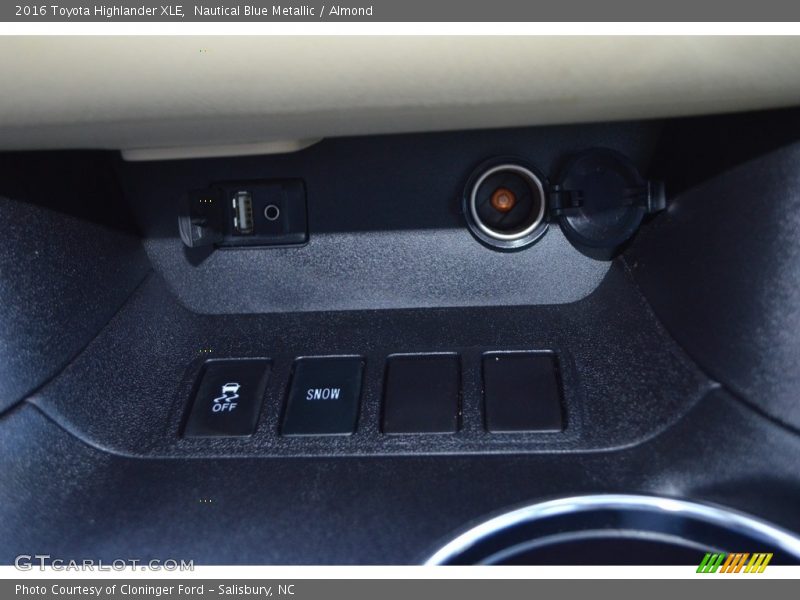 Nautical Blue Metallic / Almond 2016 Toyota Highlander XLE