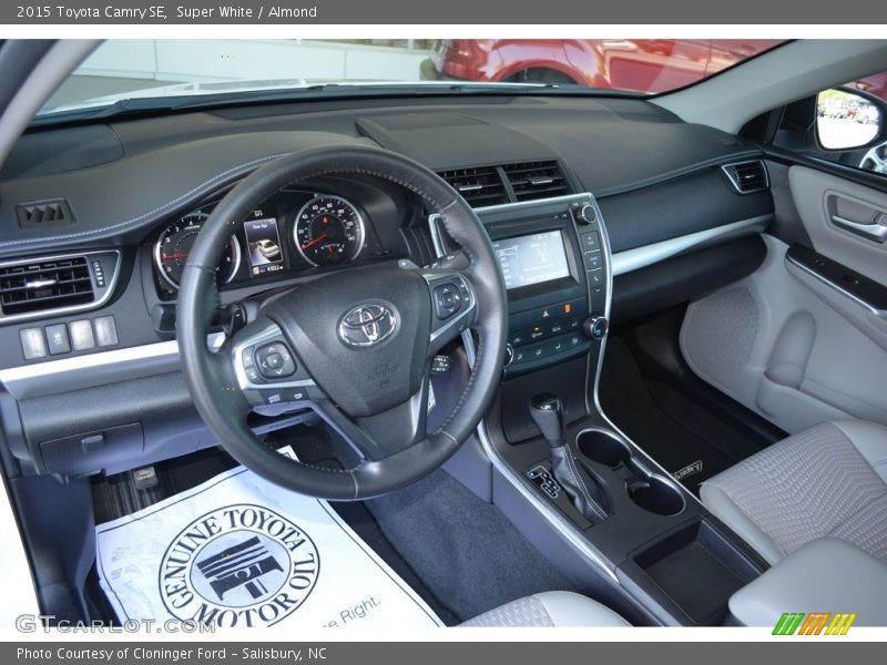 Super White / Almond 2015 Toyota Camry SE