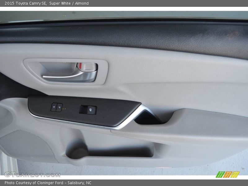 Super White / Almond 2015 Toyota Camry SE
