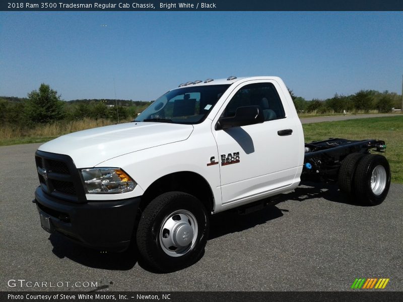 Bright White / Black 2018 Ram 3500 Tradesman Regular Cab Chassis