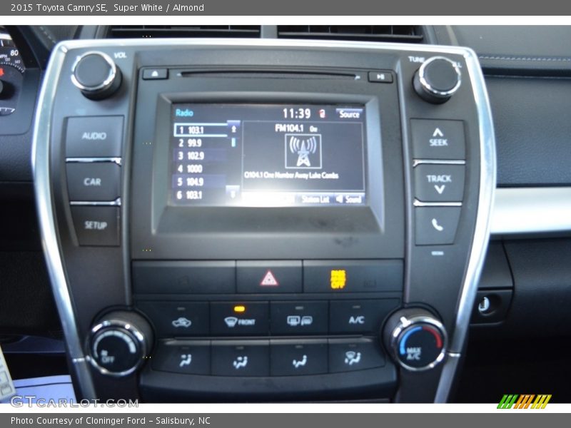 Super White / Almond 2015 Toyota Camry SE