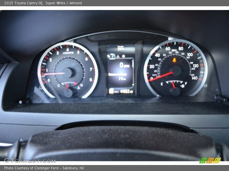 Super White / Almond 2015 Toyota Camry SE