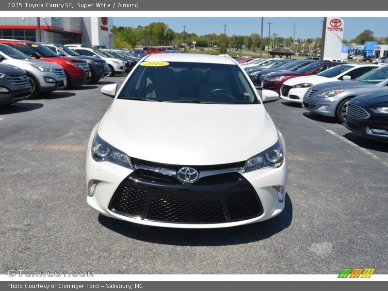 Super White / Almond 2015 Toyota Camry SE