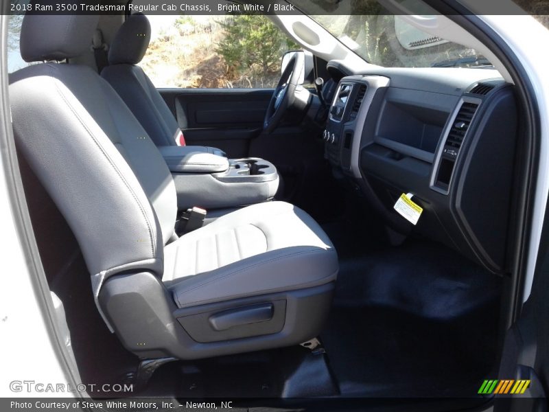Bright White / Black 2018 Ram 3500 Tradesman Regular Cab Chassis