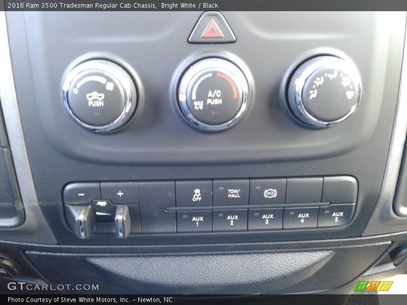 Bright White / Black 2018 Ram 3500 Tradesman Regular Cab Chassis