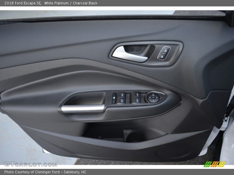 White Platinum / Charcoal Black 2018 Ford Escape SE