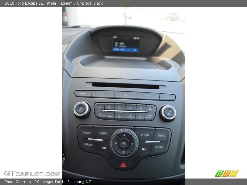 White Platinum / Charcoal Black 2018 Ford Escape SE