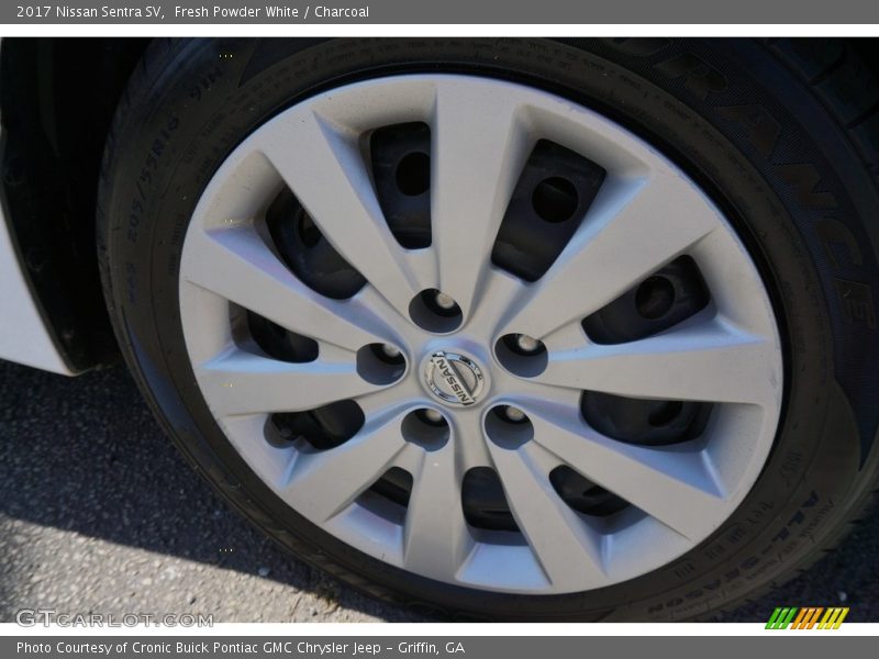 Fresh Powder White / Charcoal 2017 Nissan Sentra SV