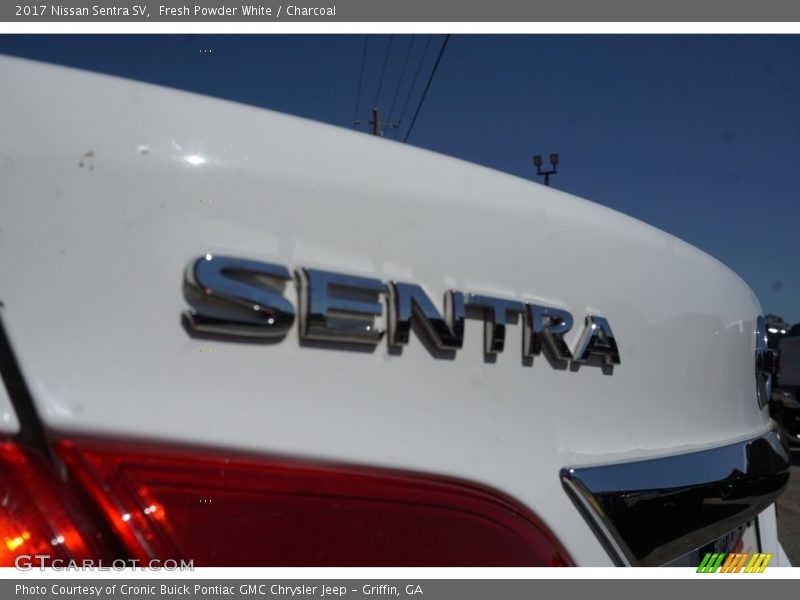 Fresh Powder White / Charcoal 2017 Nissan Sentra SV