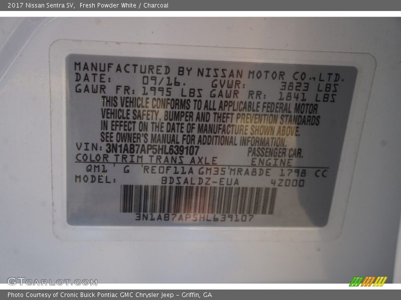 Fresh Powder White / Charcoal 2017 Nissan Sentra SV