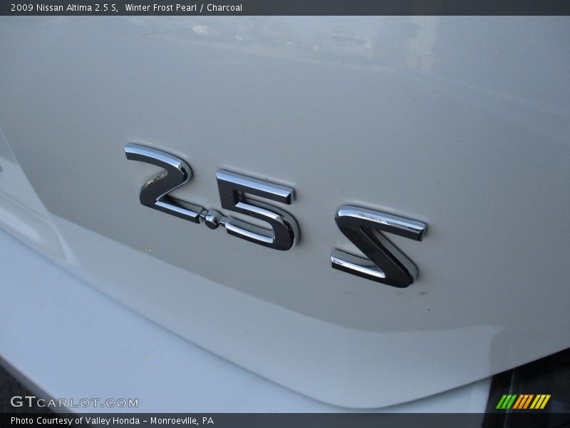 Winter Frost Pearl / Charcoal 2009 Nissan Altima 2.5 S