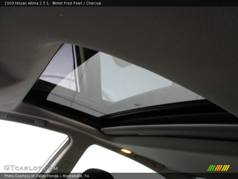 Winter Frost Pearl / Charcoal 2009 Nissan Altima 2.5 S