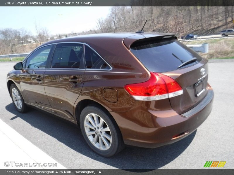 Golden Umber Mica / Ivory 2009 Toyota Venza I4