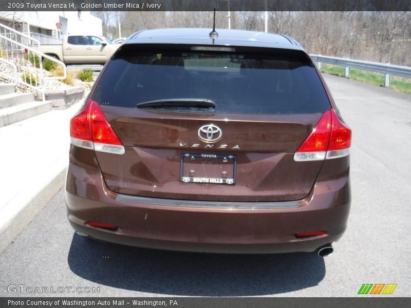 Golden Umber Mica / Ivory 2009 Toyota Venza I4