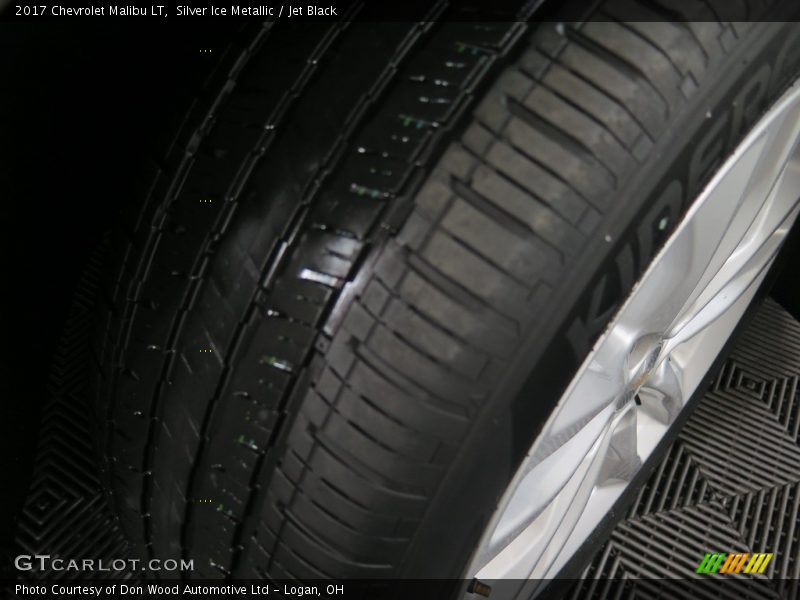 Silver Ice Metallic / Jet Black 2017 Chevrolet Malibu LT