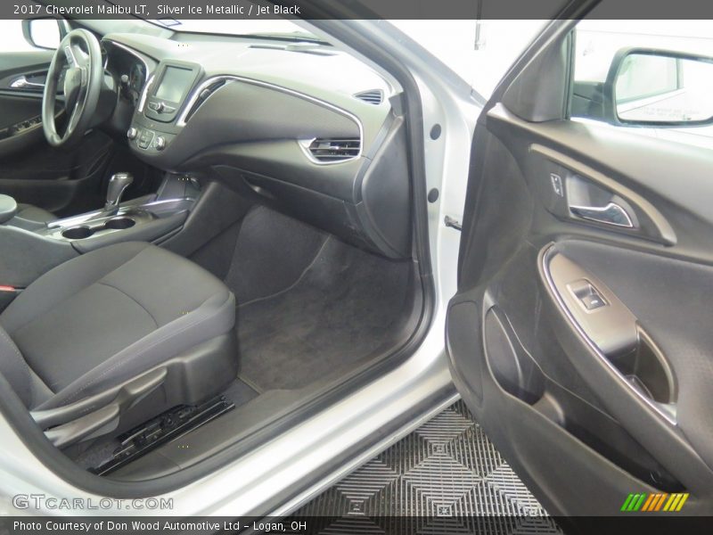 Silver Ice Metallic / Jet Black 2017 Chevrolet Malibu LT