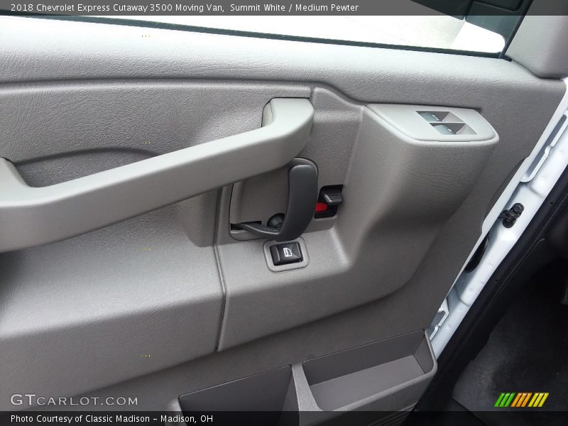 Summit White / Medium Pewter 2018 Chevrolet Express Cutaway 3500 Moving Van