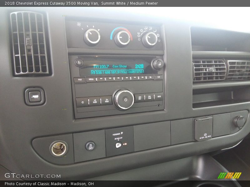 Summit White / Medium Pewter 2018 Chevrolet Express Cutaway 3500 Moving Van