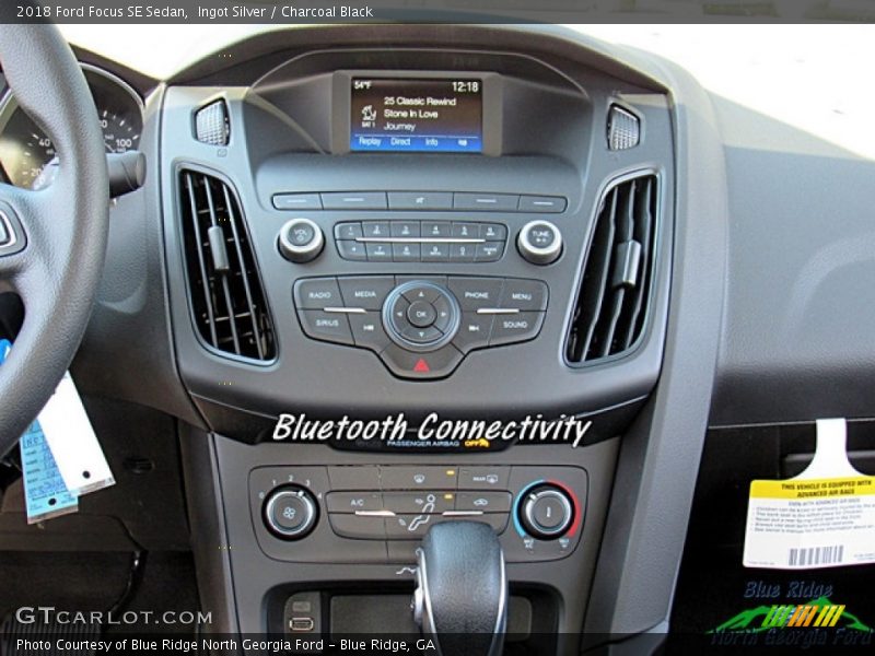 Ingot Silver / Charcoal Black 2018 Ford Focus SE Sedan