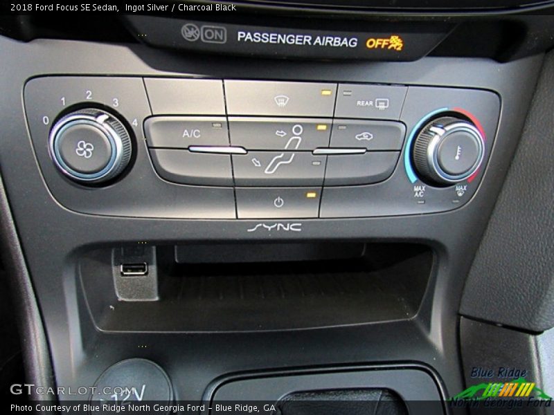 Ingot Silver / Charcoal Black 2018 Ford Focus SE Sedan