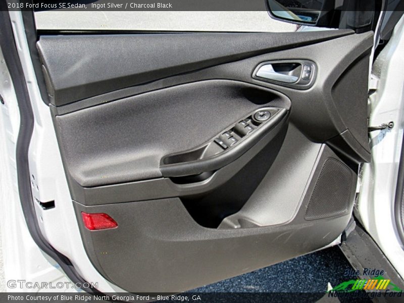 Ingot Silver / Charcoal Black 2018 Ford Focus SE Sedan