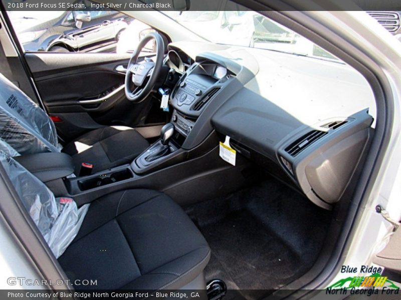 Ingot Silver / Charcoal Black 2018 Ford Focus SE Sedan