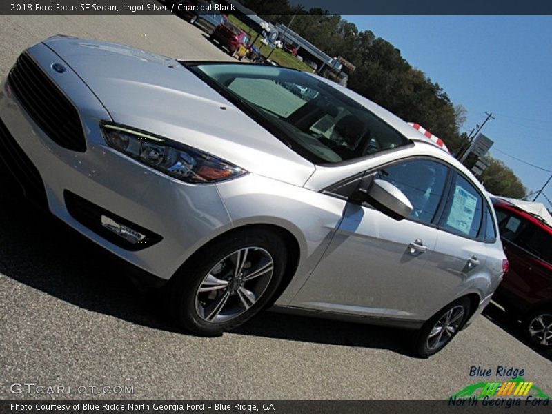 Ingot Silver / Charcoal Black 2018 Ford Focus SE Sedan
