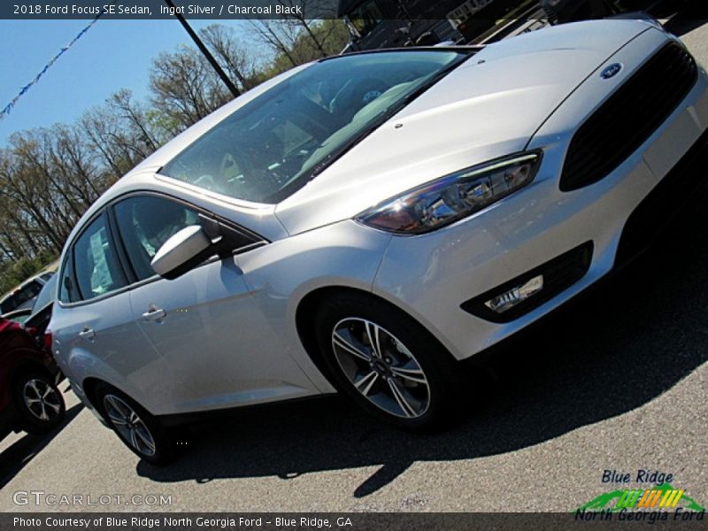 Ingot Silver / Charcoal Black 2018 Ford Focus SE Sedan