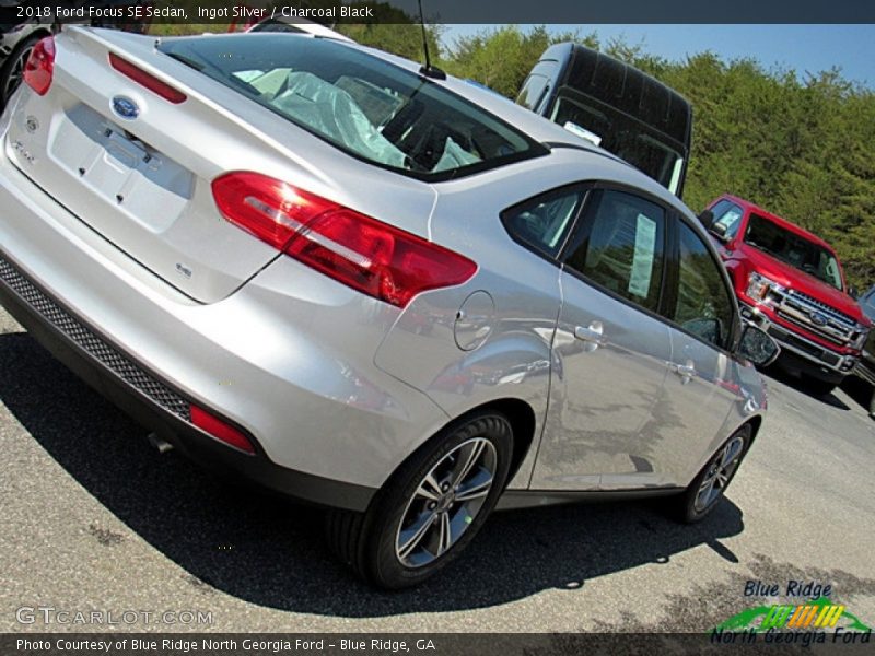 Ingot Silver / Charcoal Black 2018 Ford Focus SE Sedan