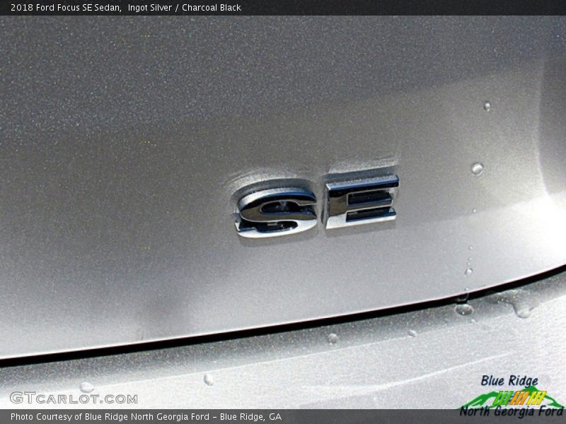 Ingot Silver / Charcoal Black 2018 Ford Focus SE Sedan